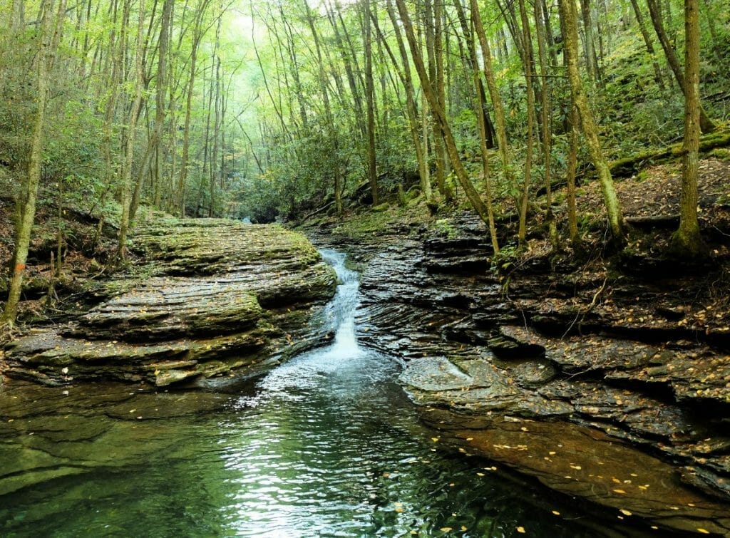 Devil's Bathtub 