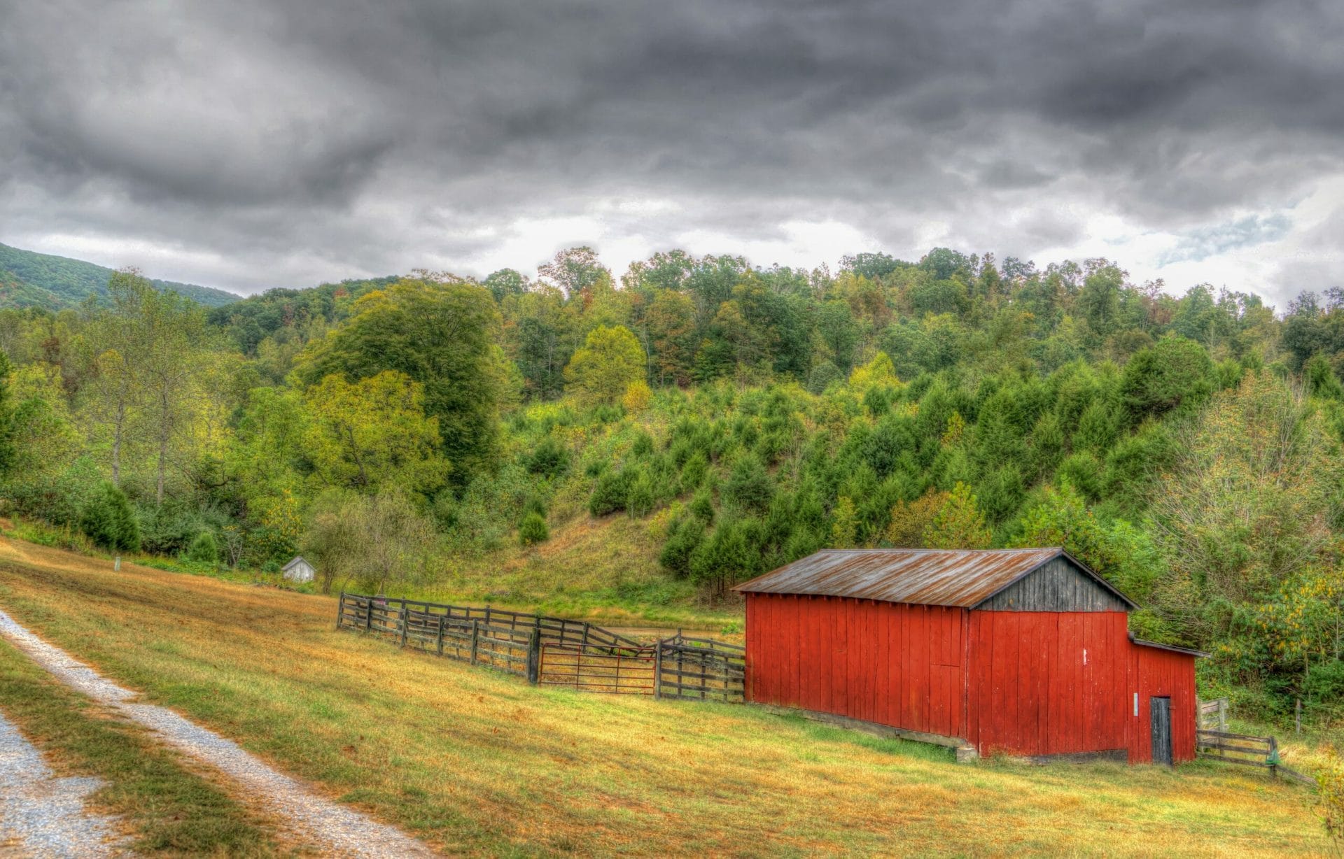 A red barn in Virginia next to a dirt road